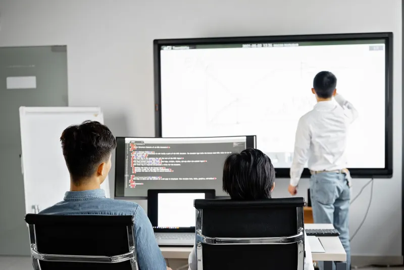 Spezzare per Crescere: Come i Microservizi Stanno Dando Potere alle Startup Tech Italiane in Europa